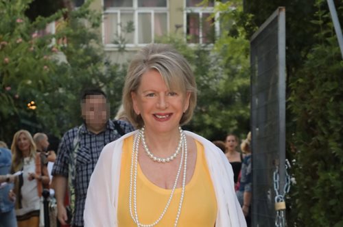 Έλενα Ακρίτα: Η ανανεωμένη εμφάνιση με το χρώμα του καλοκαιριού