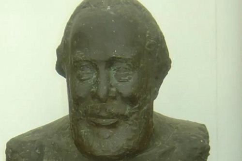 Έκλεψαν την προτομή του Καρόλου Κουν από το Θέατρο Τέχνης