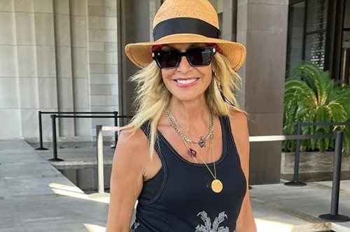 Άννα Βίσση: Στο κέντρο της Αθήνας με τη μονάκριβη κόρη της και τα cool εγγόνια της, Νικόλα και Νέστορα