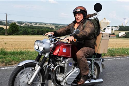 Ζεράρ Ντεπαρντιέ: Η μυθιστορηματική ζωή του 75χρονου εκρηκτικού σταρ που δεν μπορεί να ξεκολλήσει από τον βούρκο