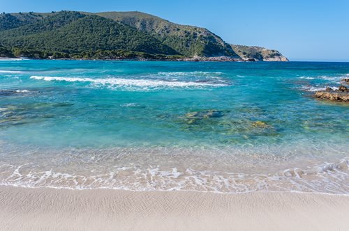 Και όμως η πιο καθαρή παραλία του κόσμου βρίσκεται στην Ελλάδα