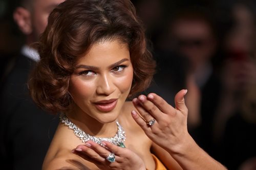 Ζεντάγια | Η λεπτομέρεια στο look της στα Golden Globes που πρόδωσε τον γάμο της με τον Τομ Χόλαντ