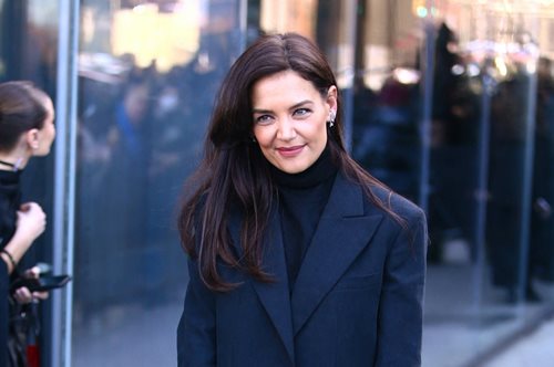 Κέιτι Χολμς: Φόρεσε με απαράμιλλο στιλ το πιο εκκεντρικό παντελόνι