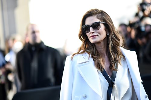 Ψηλές μπότες με τακούνι: Η Σίντι Κρόφορντ φόρεσε το must have κομμάτι της σεζόν που ταιριάζει σε κάθε περίσταση