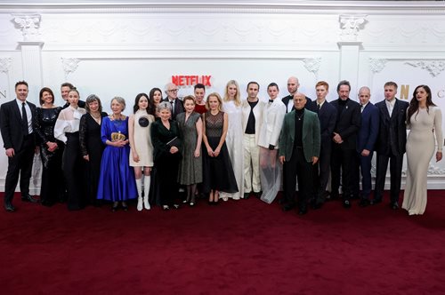 Λονδίνο: Ανάμεικτα συναισθήματα στην πρεμιέρα του τέλους της σειράς The Crown