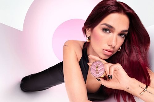 Make Me Blush: Το viral blush που έχουν στο νεσεσέρ τους όλες οι beauty insiders