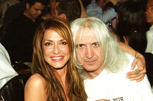 41 χρόνια πριν: Άννα Βίσση - Νίκος Καρβέλας στο γάμο τους - το συντηρητικό νυφικό, τα πασουμάκια της νύφης και τα διαφορετικά μαλλιά του γαμπρού