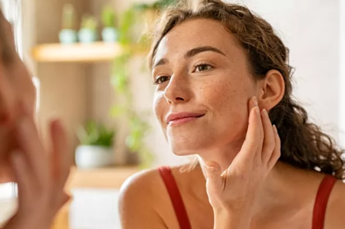 Φυσικό μπότοξ στο σπίτι: Ο πιο εύκολος τρόπος για να βελτιώσεις την όψη των ρυτίδων