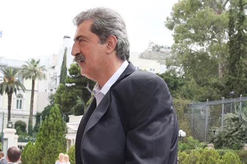 Σταυρούλα Πολάκη: Η κόρη του Παύλου Πολάκη είναι μία μελαχρινή καλλονή με υπέροχα γαλάζια μάτια