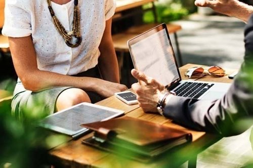 Όλα όσα αποκαλύπτει η έρευνα της ΑΔΕΔΥ για τη σεξουαλική κακοποίηση στον Δημόσιο Τομέα