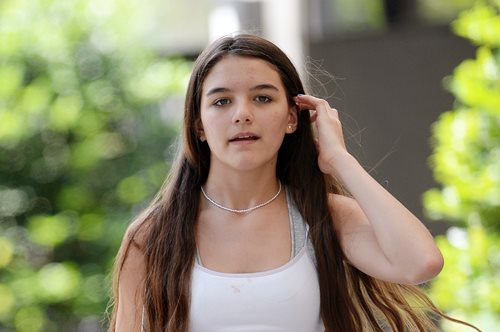 Déjà vu: Η Σούρι Κρουζ πηγαίνει στο prom και είναι ίδια η μαμά της