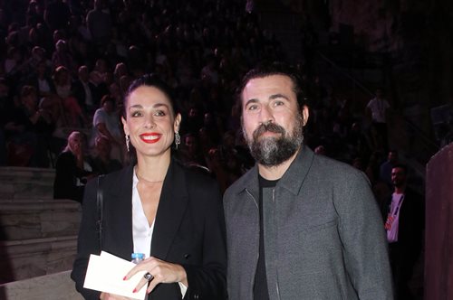 Κίμων Κουρής - Ιωάννα Τριανταφυλλίδου: Με ασορτί barrel leg παντελόνι εμφανίστηκαν στο Ηρώδειο