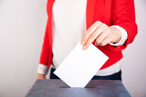 Δημοτικές εκλογές: Δήμαρχοι διεκδικούν να γίνουν 1.047 άνδρες και μόλις 164 γυναίκες σε όλη τη χώρα!