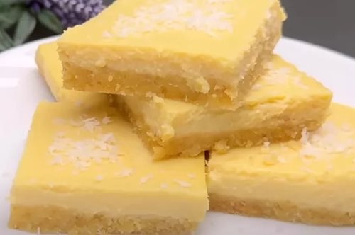 Κέικ λεμονιού χωρίς αλεύρι και ζάχαρη, έτοιμο σε 15 λεπτά!