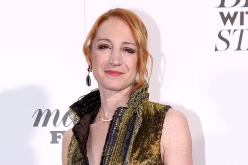 Στεφανία Γουλιώτη: Η αρχοντική και ultra εκκεντρική εμφάνιση με το velvet brocart σύνολο by Dimitris Dassios