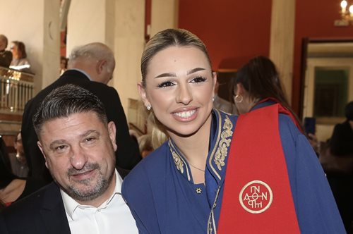 Νίκος Χαρδαλιάς: Ο περήφανος πατέρας αγκαλιά με την κόρη του Ιωάννα
