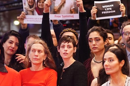 Κρίστεν Στιούαρτ: Στο πλευρό των γυναικών του Ιράν