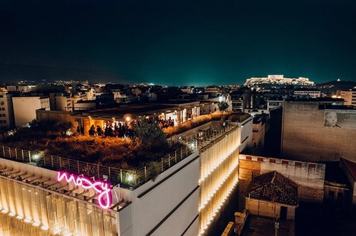 Moxy Athens City: To πιο cool ξενοδοχείο της πόλης γίνεται ο καμβάς για τα πιο δυνατά events