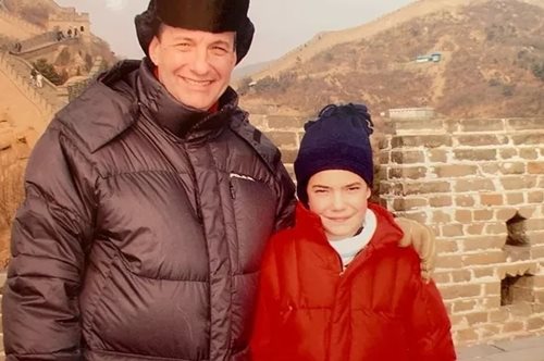 Τερέζα Κουίκ | Αυτή είναι η όμορφη και πολύ γλυκιά 29χρονη κόρη του Τέρενς Κουίκ