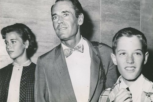 Χένρι Φόντα: Οι ρετρό φωτογραφίες με την κόρη του Τζέιν καιι τον γιο του Πίτερ