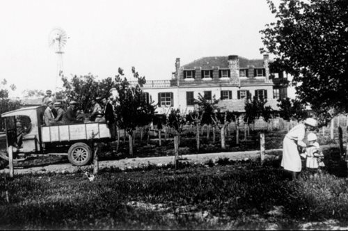 Αμερικάνικη Γεωργική Σχολή: πως βοήθησε καταλυτικά τους Μικρασιάτες πρόσφυγες να χτίσουν μια νέα ζωή