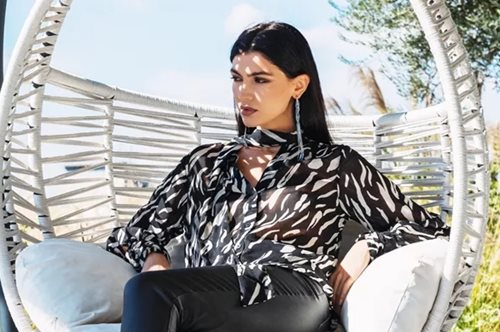 Για το γραφείο, τη χαλαρή βόλτα, τη βραδινή έξοδο: Η Κέιζι Μίζιου προτείνει τα κομψά looks για να ξεχωρίσεις με το στιλ σου