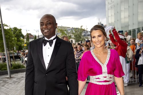 Σκάνδαλο μεγατόνων στο Παλάτι της Νορβηγίας: Η πριγκίπισσα Μάρθα Λουίζ απειλεί με μηνύσεις την πεθερά της