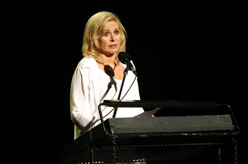 54 χρόνια πριν: Η εντυπωσιακή εμφάνιση της Βέρας Κρούσκα με μαγιό πλάι στον Άγγελο Αντωνόπουλο