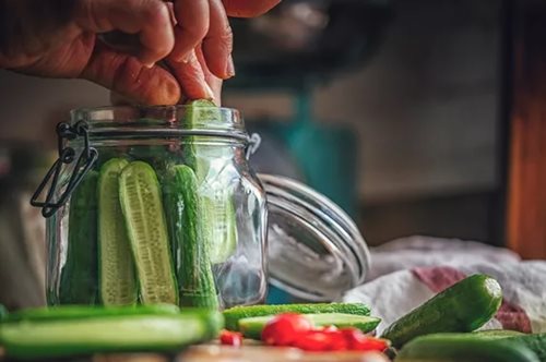 Κάθε λαχανικό μπορεί να γίνει τουρσί. Ξέρεις πώς να το φτιάξεις;