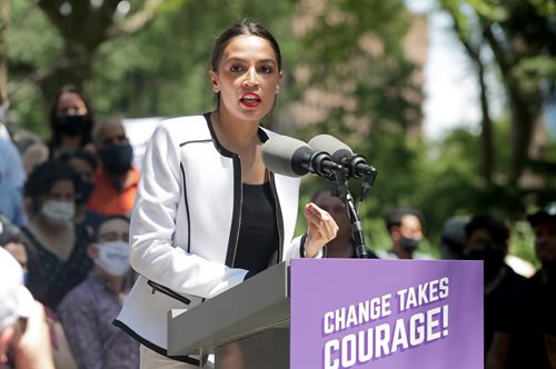 Συνέλαβαν την πολιτικό Αλεξάντρια Οκάσιο-Κορτέζ σε διαδήλωση υπέρ των αμβλώσεων