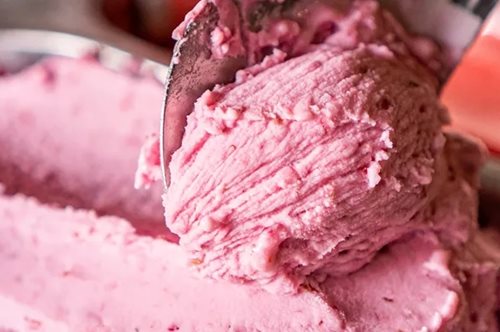 Παγωτό ή παγωμένο γιαούρτι: Ποιο έχει τις λιγότερες θερμίδες και ποιο είναι πιο υγιεινό;