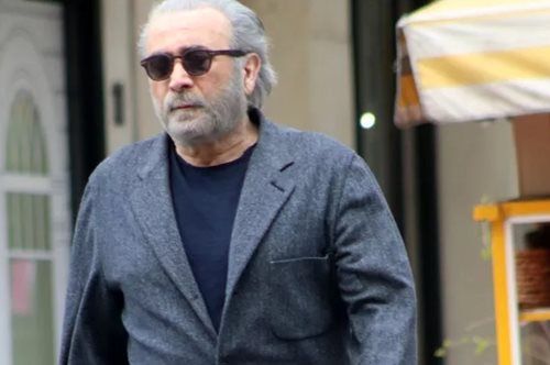 Λάκης Λαζόπουλος: Στον κήπο του σπιτιού του στην Πάρο - Με θέα στην θάλασσα