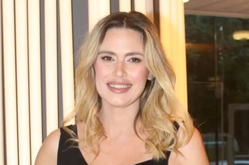 Μαρκέλλα Γιαννάτου: Ξαπλωμένη με φουσκωμένη κοιλίτσα