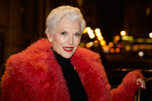 Μάγιε Μασκ: H 74χρονη fashion icon μας δείχνει τον πιο σύγχρονο τρόπο να φορέσουμε τα chunky boots