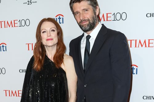 Τζούλιαν Μουρ: Η σπάνια φωτογραφία με τον σύζυγό της Μπαρτ Φρέντλιχ