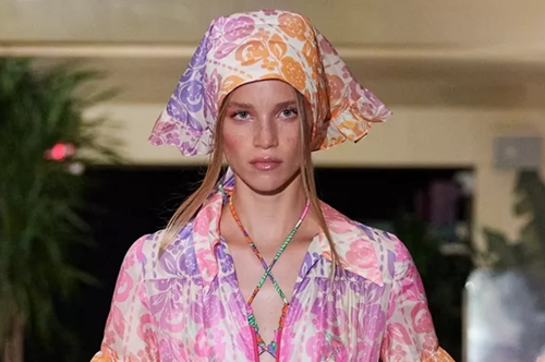 3+1 τρόποι να δέσεις το μαντήλι στα μαλλιά σου