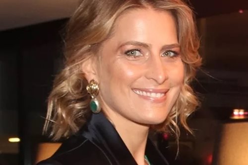 Η Τατιάνα Μπλάτνικ είναι κομψή ακόμη και όταν πίνει τον καφέ της