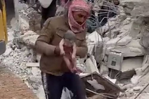 Σεισμός Τουρκία-Συρία: Συγκλονίζει διάσωση νεογέννητου που ήταν δεμένο με τον ομφάλιο λώρο