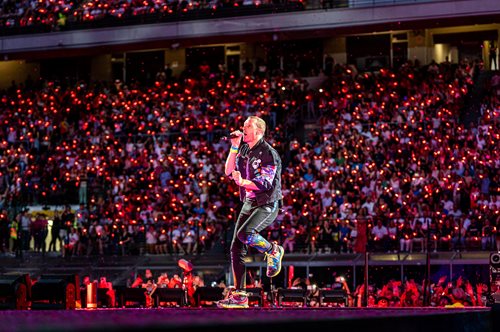 Coldplay: Φαντασμαγορικό σόου στο ΟΑΚΑ με 60.000 κόσμο- Η ιστορική συναυλία στην Αθήνα