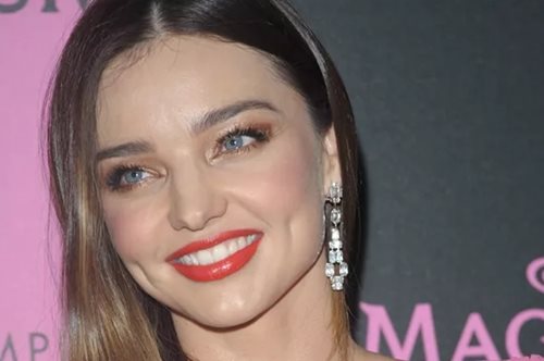 Το ανέξοδο makeup hack για να κάνεις πιο λευκό το χαμόγελό σου στο λεπτό