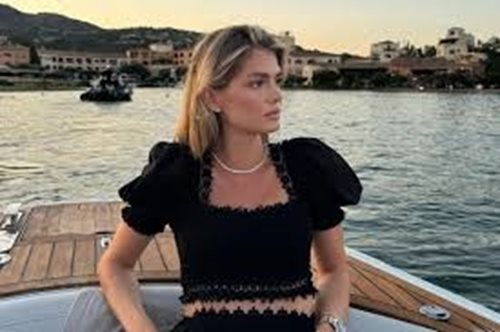 Η Αμαλία Κωστοπούλου έχει πλέον το δικό της κανάλι στο Youtube και είναι μια youtuber με αυτοπεποίθηση