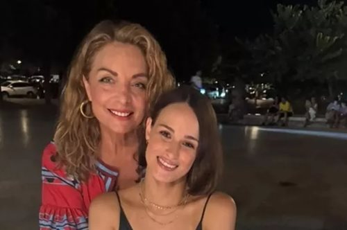 Άντζελα Γκερέκου: Έξοδος για φαγητό σε γνωστό εστιατόριο της Κέρκυρας