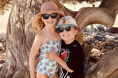 Βίκυ Καγιά: Οι υπέροχες φωτογραφίες των κατάξανθων παιδιών της από τις οικογενειακές τους διακοπές στη Νάξο