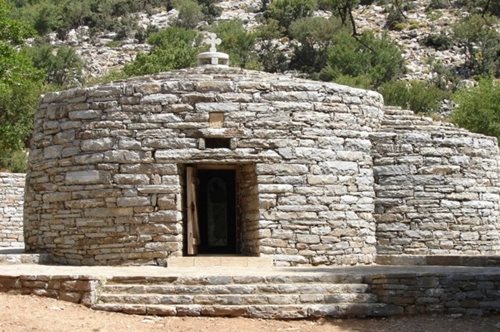 Στις 2 Ιουλίου η μυσταγωγική λειτουργία του Αγίου Υακίνθου στο δάσος του Ψηλορείτη