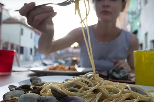 Πώς οι Ιταλοί τρώνε (συνέχεια) ζυμαρικά και δεν παχαίνουν; Με αυτά τα tips