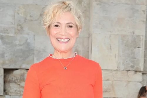 Με μαγιό χωρίς ίχνος ρετούς η Κωνσταντίνα Μιχαήλ στην παραλία