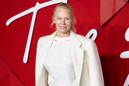 Η 56χρονη Πάμελα Άντερσον για #nomakeuplook: 