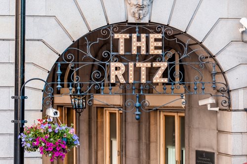 Αποχωρεί από το Ritz ο καλύτερος μπάρμαν του πλανήτη και δημιουργός των διασημότερων κοκτέιλ