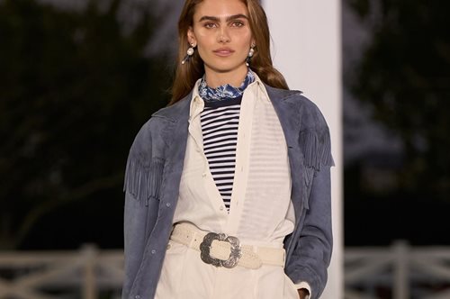 Suede: Η δημοφιλής υφή του φθινοπώρου ζητά μια θέση στην γκαρνταρόμπα μας