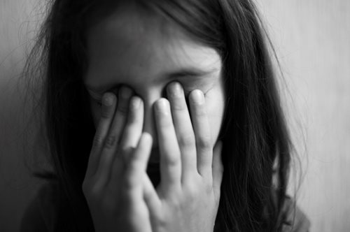 Έφηβη σκότωσε τον βιαστή της και καλείται να πληρώσει 150.000$ στην οικογένειά του